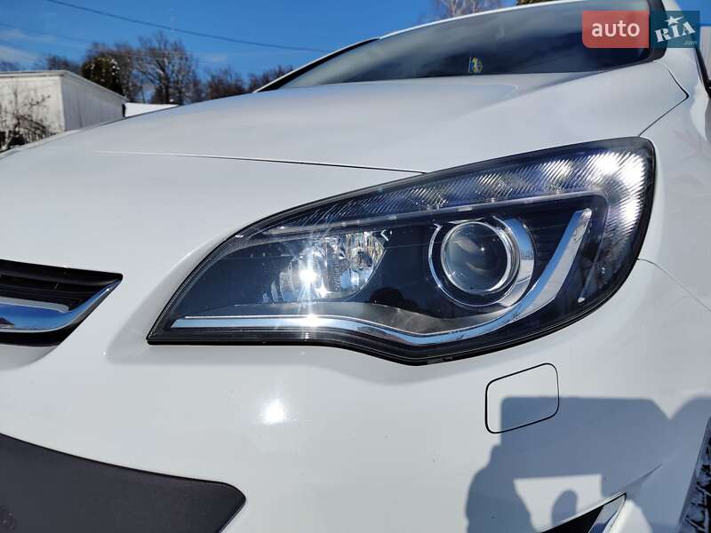 Универсал Opel Astra 2014 в Сумах