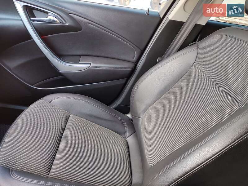 Универсал Opel Astra 2014 в Сумах