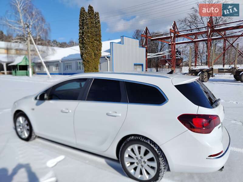 Универсал Opel Astra 2014 в Сумах
