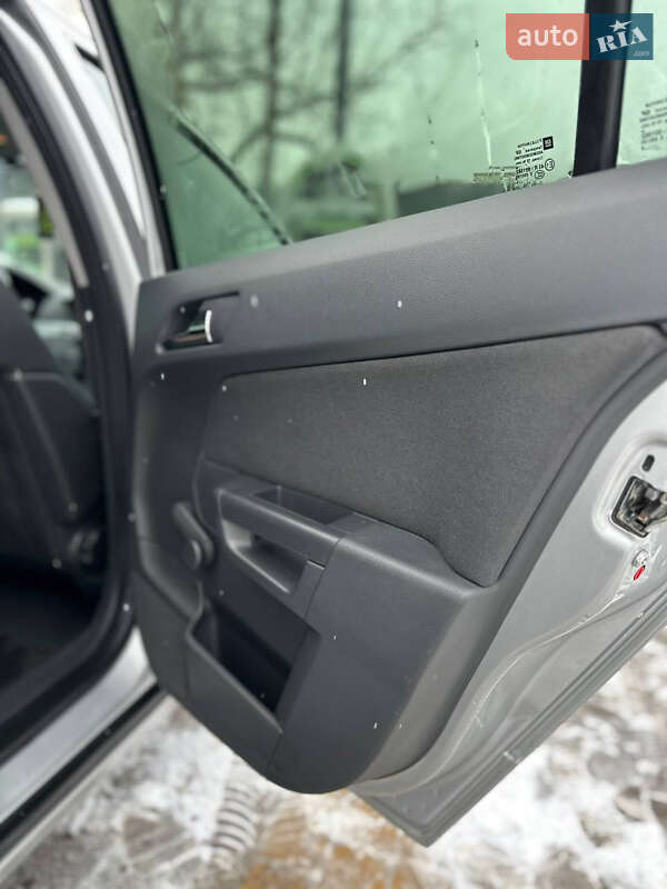 Хетчбек Opel Astra 2012 в Харкові