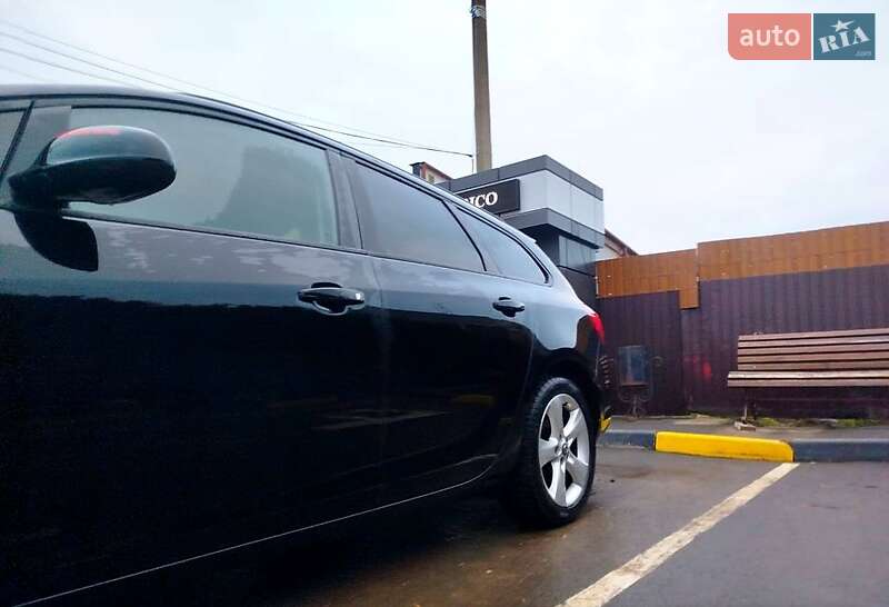 Універсал Opel Astra 2011 в Біляївці