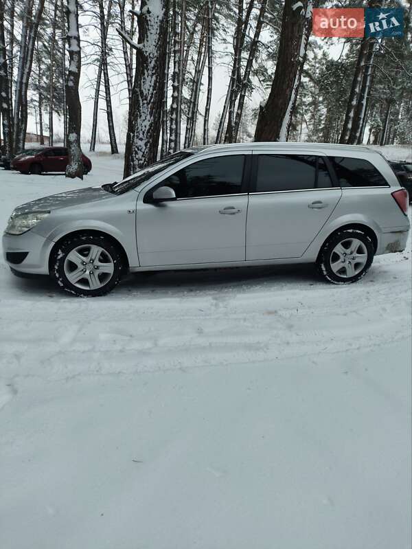 Універсал Opel Astra 2009 в Сумах