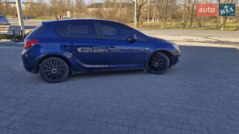 Хетчбек Opel Astra 2010 в Надвірній фото 3 Хетчбек Opel Astra 2010 в Надвірній