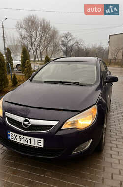 Универсал Opel Astra 2011 в Дунаевцах