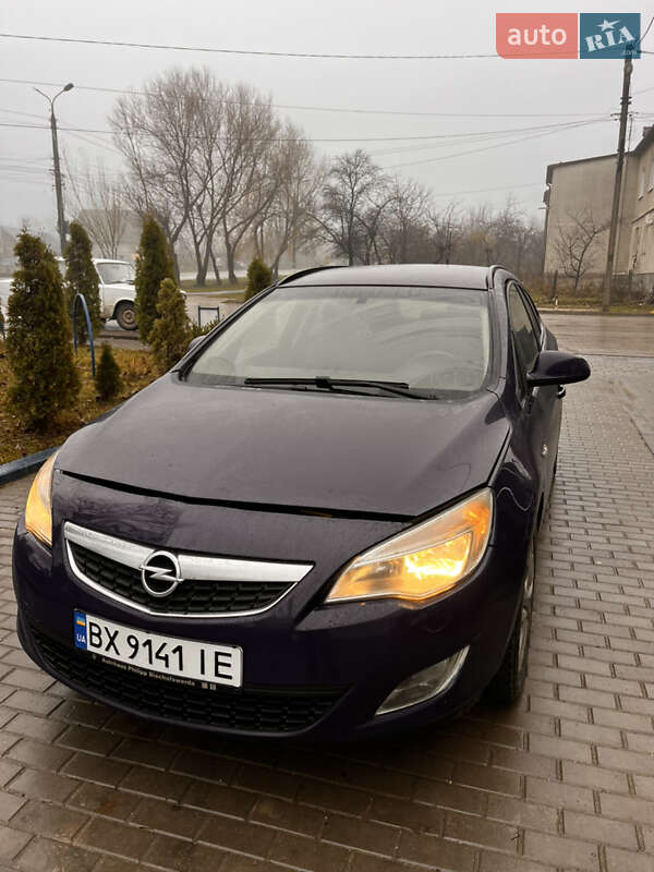 Opel Astra 2011