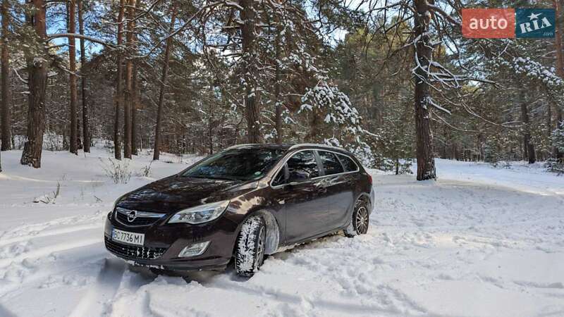 Універсал Opel Astra 2011 в Золочеві