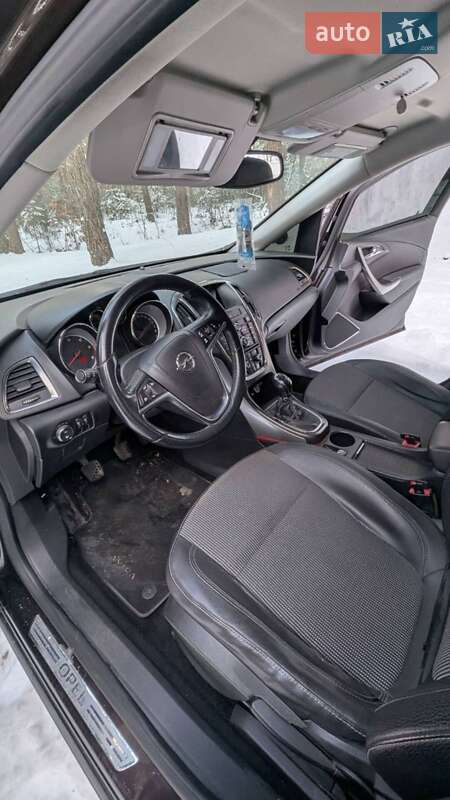 Універсал Opel Astra 2011 в Золочеві