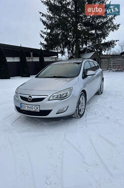 Універсал Opel Astra 2011 в Ізяславі