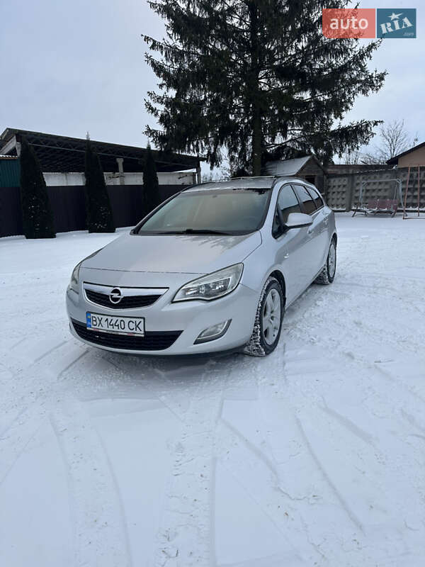Opel Astra 2011 Opel Astra 2011