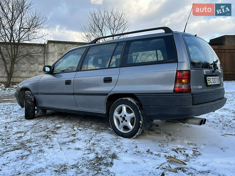 Универсал Opel Astra 1995 в Дрогобыче