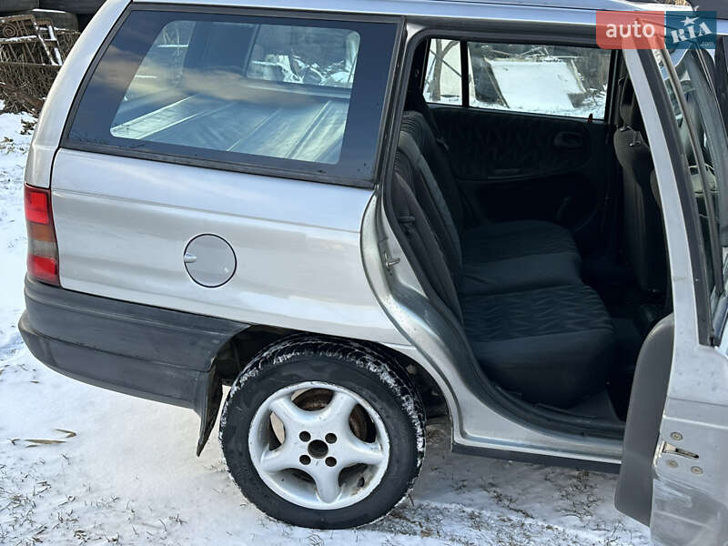 Универсал Opel Astra 1995 в Дрогобыче