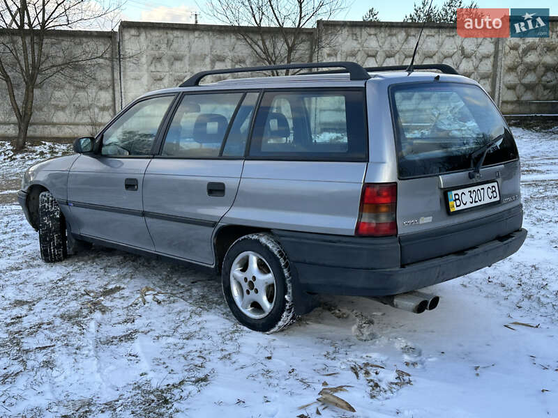 Универсал Opel Astra 1995 в Дрогобыче