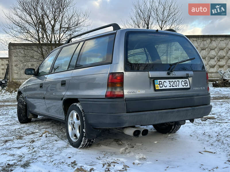 Универсал Opel Astra 1995 в Дрогобыче