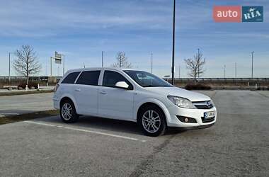 Універсал Opel Astra 2010 в Тячеві