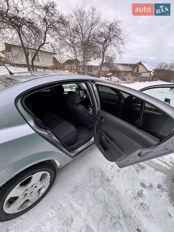 Седан Opel Astra 2008 в Ивано-Франковске