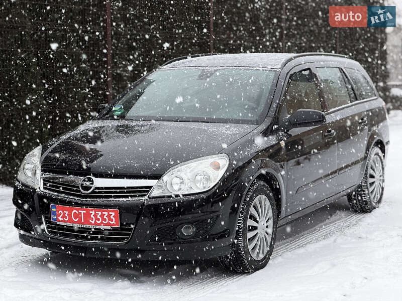 Универсал Opel Astra 2008 в Староконстантинове