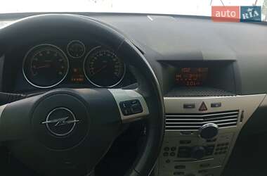 Хэтчбек Opel Astra 2007 в Смеле