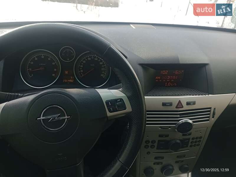 Хэтчбек Opel Astra 2007 в Смеле