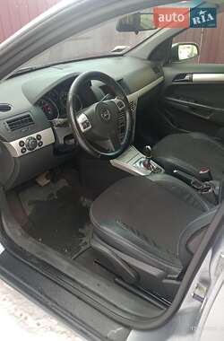 Хэтчбек Opel Astra 2007 в Смеле