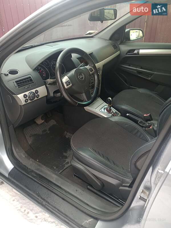 Хэтчбек Opel Astra 2007 в Смеле