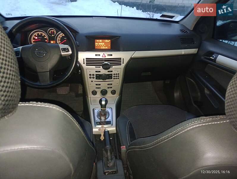 Хэтчбек Opel Astra 2007 в Смеле