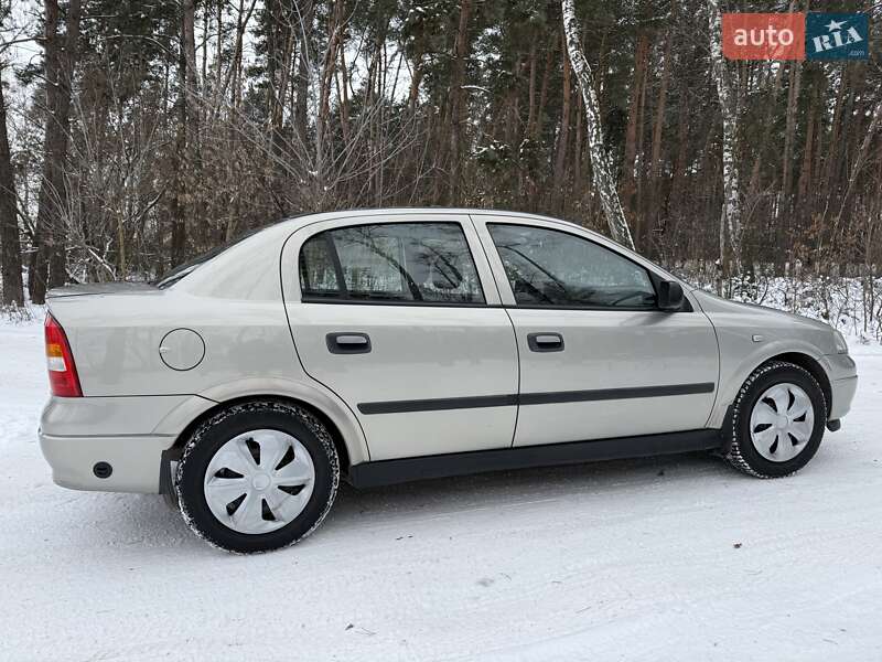 Седан Opel Astra 2007 в Ахтырке