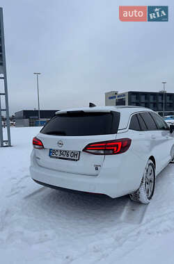 Універсал Opel Astra 2016 в Новояворівську