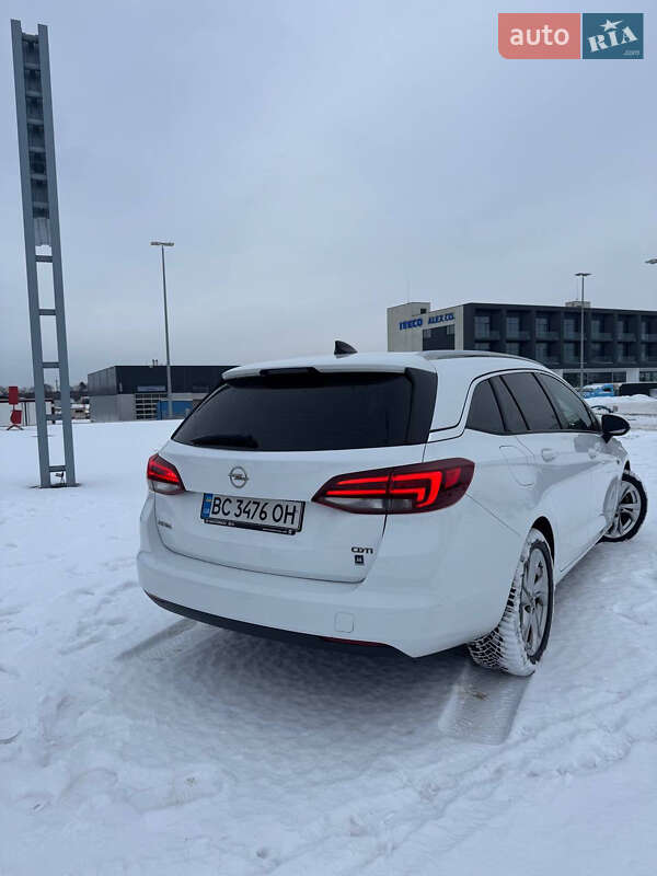 Універсал Opel Astra 2016 в Новояворівську