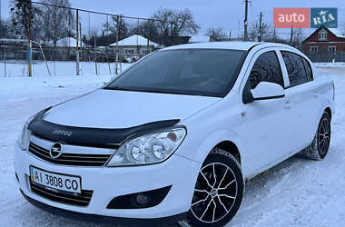 Седан Opel Astra 2012 в Прилуках