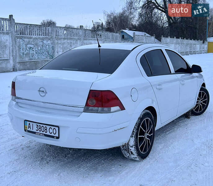 Седан Opel Astra 2012 в Прилуках
