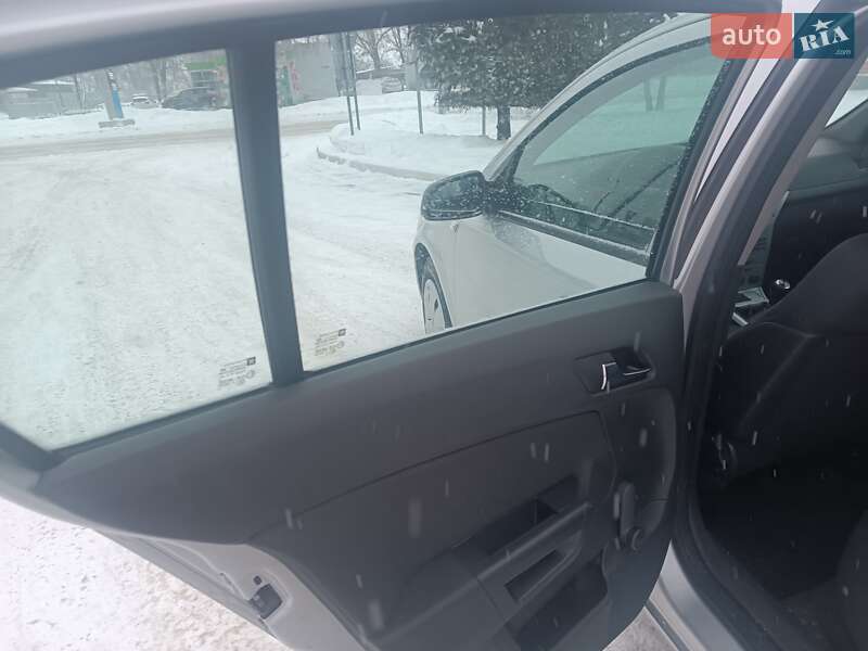 Хэтчбек Opel Astra 2010 в Лубнах