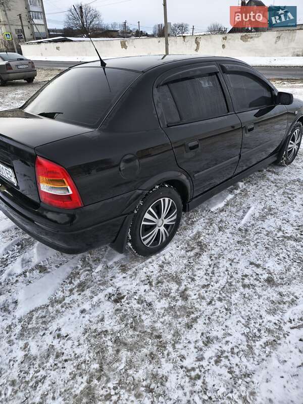 Седан Opel Astra 2007 в Хоросткові