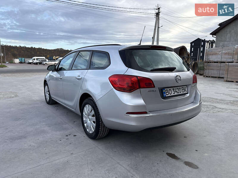 Универсал Opel Astra 2013 в Тернополе