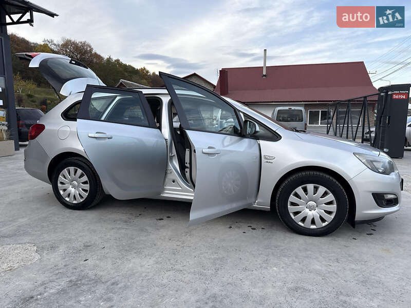 Универсал Opel Astra 2013 в Тернополе