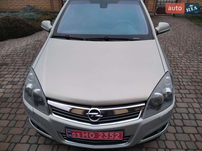 Універсал Opel Astra 2010 в Ковелі