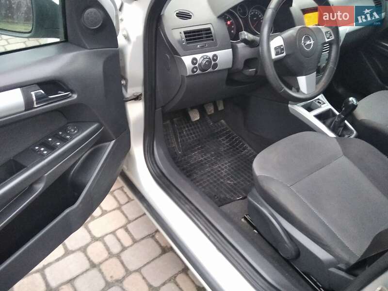 Універсал Opel Astra 2010 в Ковелі