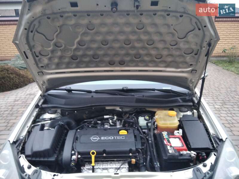 Універсал Opel Astra 2010 в Ковелі