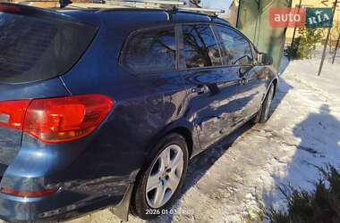 Универсал Opel Astra 2011 в Львове