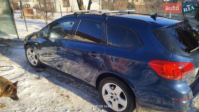 Универсал Opel Astra 2011 в Львове