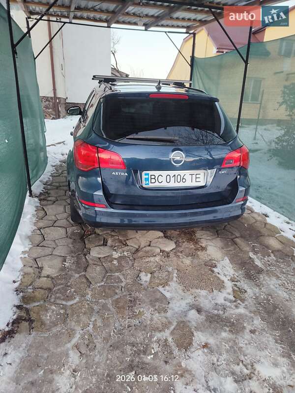 Универсал Opel Astra 2011 в Львове