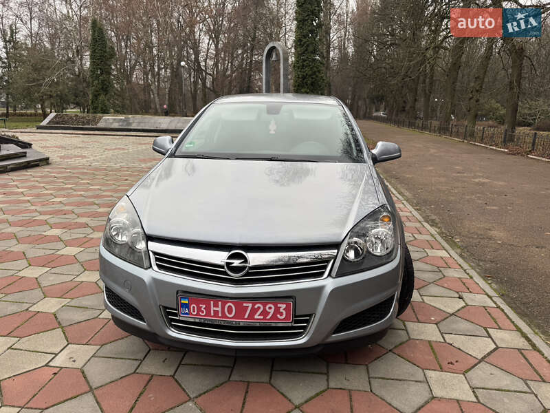 Універсал Opel Astra 2010 в Ніжині
