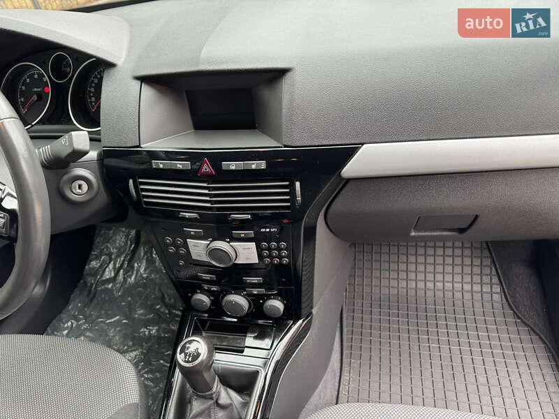 Універсал Opel Astra 2010 в Ніжині