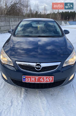 Хэтчбек Opel Astra 2010 в Клевани