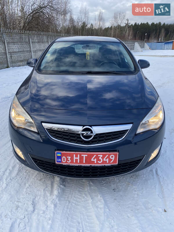 Хетчбек Opel Astra 2010 в Клевані