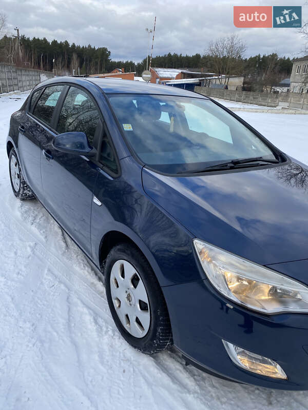 Хетчбек Opel Astra 2010 в Клевані