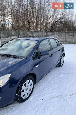 Хэтчбек Opel Astra 2010 в Клевани