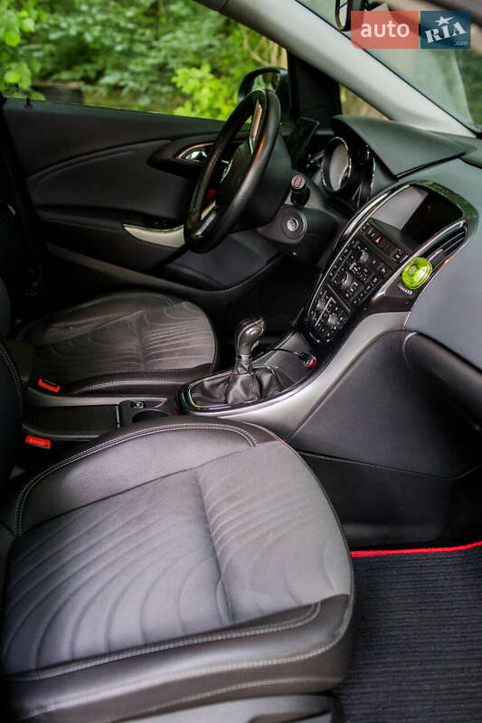 Універсал Opel Astra 2012 в Львові