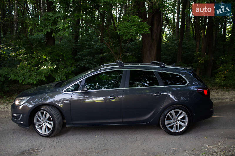 Універсал Opel Astra 2012 в Львові