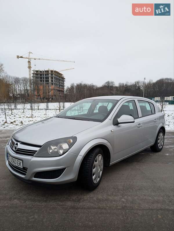 Хетчбек Opel Astra 2010 в Івано-Франківську фото 2 Хетчбек Opel Astra 2010 в Івано-Франківську