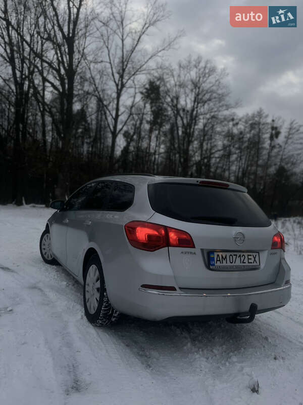 Універсал Opel Astra 2012 в Житомирі